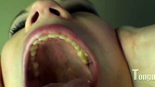 Felicity's Tongue On Toes?