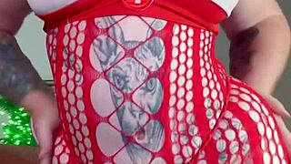 damn, fingering that hairy curvy pussy hard!