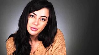 How does all-natural Whitney Wright reach intense clit orgasm up close?