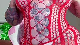 damn, fingering that hairy curvy pussy hard!