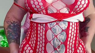 damn, fingering that hairy curvy pussy hard!