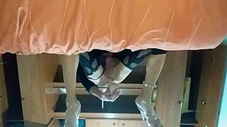 travesti latina clava enterito en el culito su juguetito nuevo 😈