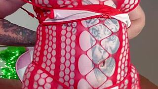 damn, fingering that hairy curvy pussy hard!