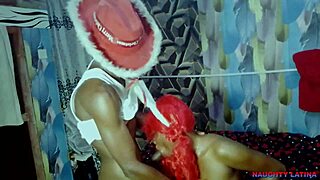 Morning Twerking Turns Into Hardsex on Christmas Day