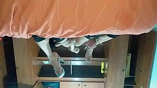 travesti latina clava enterito en el culito su juguetito nuevo 😈