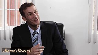 Hot cougar Reagan Foxx getting roughly fucked on the couch. She takes a full load on her pussy 😈 - Sweet Sinner