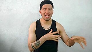 Convenci a mi compañero hetero casado de mamarle su vergota de 20cm en el trabajo se vino en mi boca relato sexual