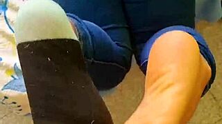 I fuck a beautiful latina girl's feet and cum in her socks