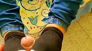 I fuck a beautiful latina girl's feet and cum in her socks