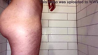 girl shaves pussy wet in shower before dating
