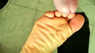 I fuck a beautiful latina girl's feet and cum in her socks