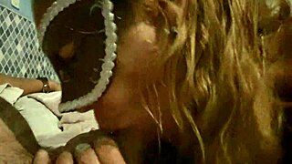 Saju čurák jako malá 18+ manželka v této oralce