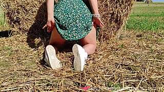 vends-ta-culotte - curvy amatrice, wanna see me finger myself in a field?