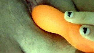 Vrei să vezi masturbarea mea cu vibrator și squirting