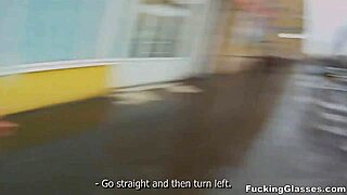 Kongkek cermin mata dengan Christina 😏