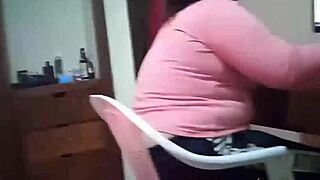 la chica gamer me distrae y la castigo follándola duro