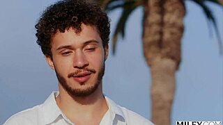 Milfy photographer makes sexy blonde sarah his subject