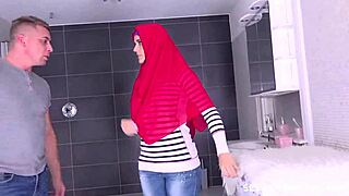 curvaceous muslim goddess showing off some serious skills