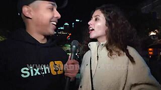 girls flashing boobs in public for random strangers