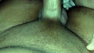 chegou da casa do comedor suja de porra tomou banho e fez o corno gozar