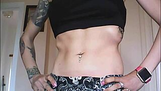 i think tonic muscles are the sexiest, and chantals body makes me hard