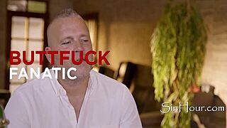 वो हॉट ब्लोंड मिल्फ को गांड में जोरदार चोदा जा रहा है