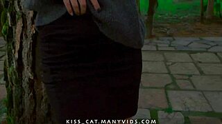 just chilling, 18 babe flashing tits and close-up pussy in central park