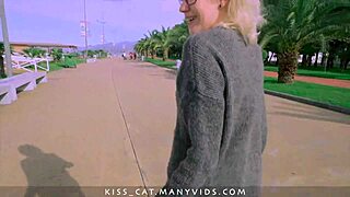 just chilling, 18 babe flashing tits and close-up pussy in central park