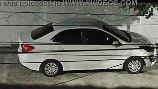 Fode com amante no carro na frente de casa e volta sorridente