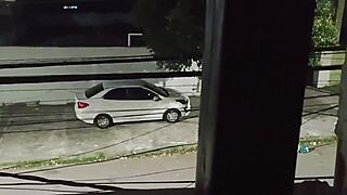 Fode com amante no carro na frente de casa e volta sorridente