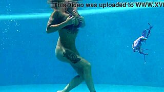 heidi van horny pleasures herself underwater