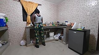 the cook invites me to play while cooking the boss's meal