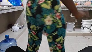 the cook invites me to play while cooking the boss's meal