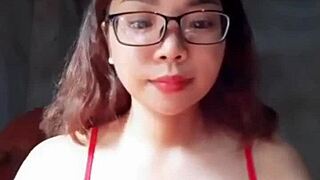 em shows off her big sagging tits casually