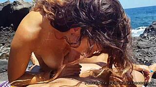 a mi putita le gusta pasarlo bien al aire libre