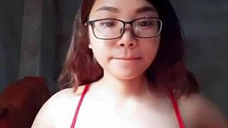 em shows off her big sagging tits casually