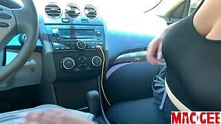 Uhh, mami pit mosh bagi macgee handjob panas dalam kereta, tahu tak?