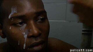 Obrijani gej momci uhvaćeni u krađi dobijaju jebanje u guzu