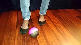 Just chattin’ about this milf on webcam, showin’ off her wild fetish side. It’s INTIMATE stuff!