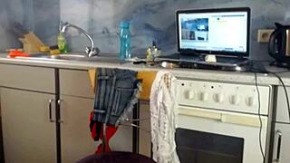 Feel the sexy sensations as i spread my booty and twerk on webcam 😘