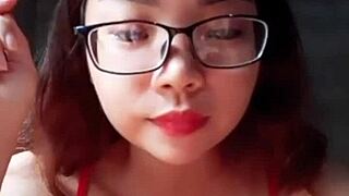 em shows off her big sagging tits casually