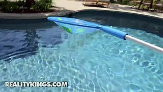 Wow! Harley Haze with Pierced Tits Rides Air Thugger’s Dick Outdoors. Her Bubble Butt Gets Roughed Up by Reality Kings!