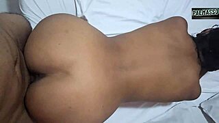 Con sonidos de coño mojado, me folló mi padrastro sin condón por llegar tarde