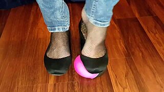 Just chattin’ about this milf on webcam, showin’ off her wild fetish side. It’s INTIMATE stuff!