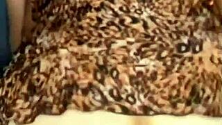 Damn! This sexy amateur Novinha Casada Gostosa gets me fired up every time!