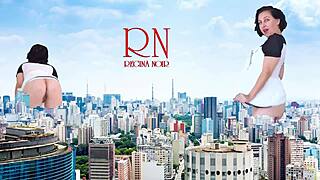 Giantess walks naked in city, wow! 😲