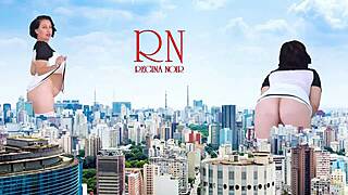 Giantess walks naked in city, wow! 😲