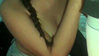 teen novinha sucks cock and swallows cum close-up