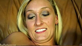 Blondinka na avdiciji dobi kurac in spermo