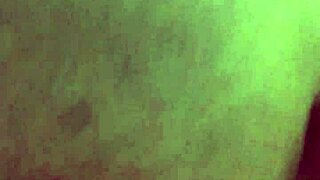 a loira se despede de 2023 sentando gostoso e rompendo o anus novo com todo prazer